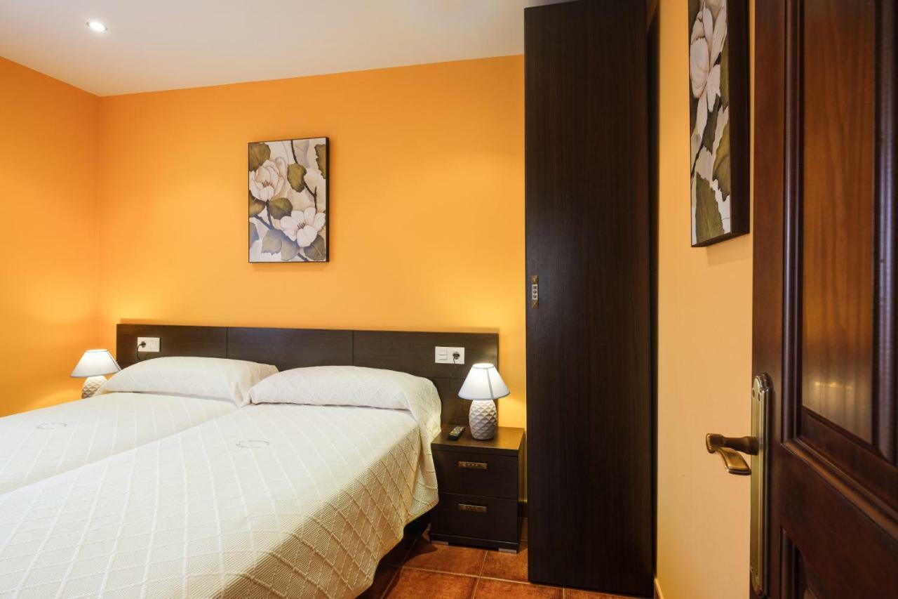 Apartamentos De Herminia Manzaneda  Экстерьер фото